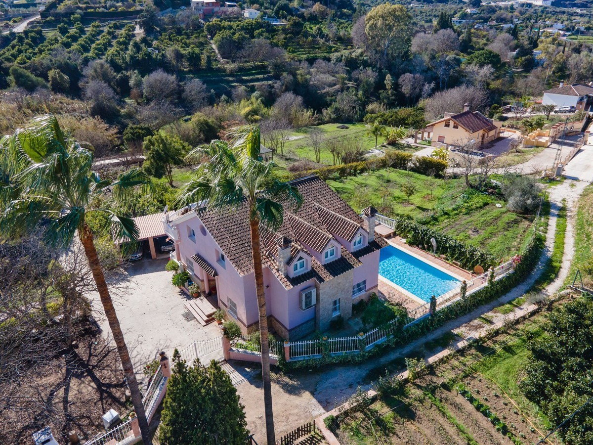 Coín, Málaga, Costa del Sol – House – Detached Villa