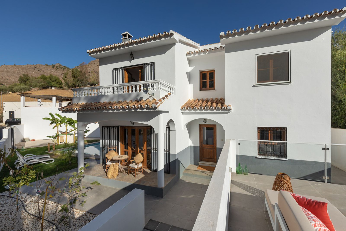 Alora, Málaga, Costa del Sol – House – Detached Villa