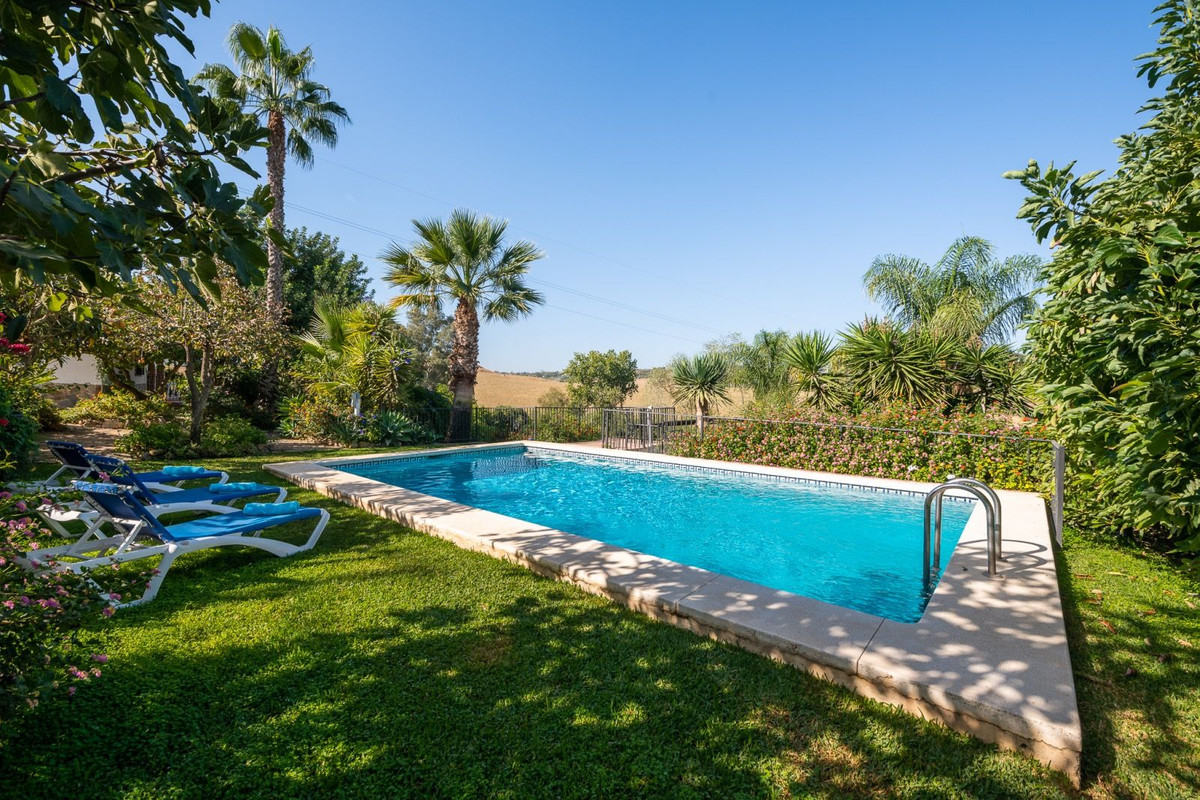 Alhaurín de la Torre, Málaga, Costa del Sol – House – Detached Villa